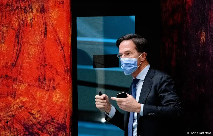 avondklok stuit op weerstand van jongeren d66 groenlinks en vvd