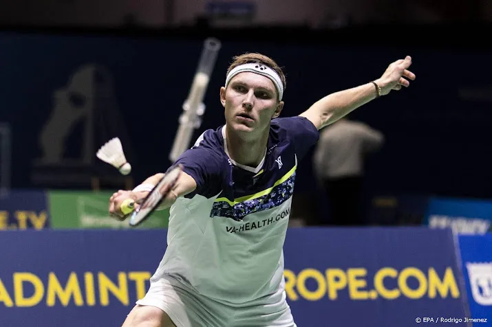 axelsen maakt favorietenrol waar op ek badminton