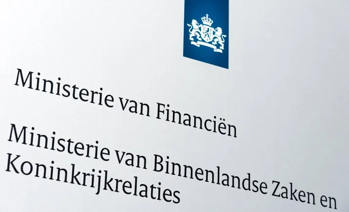 az en financien oneens over publiceren memos