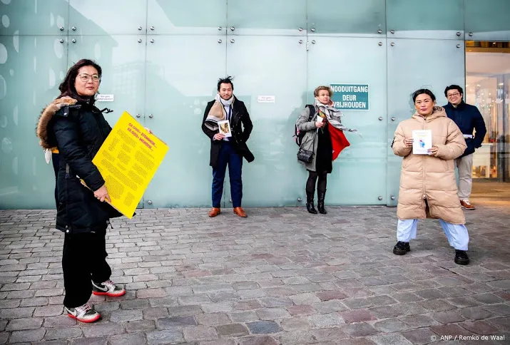 aziatisch collectief wil discussie na coronalied lex gaarthuis