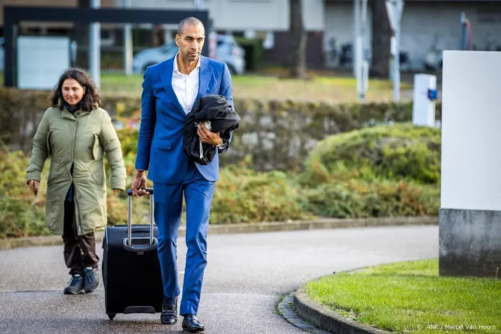 b geraakt door verklaringen familie nicky