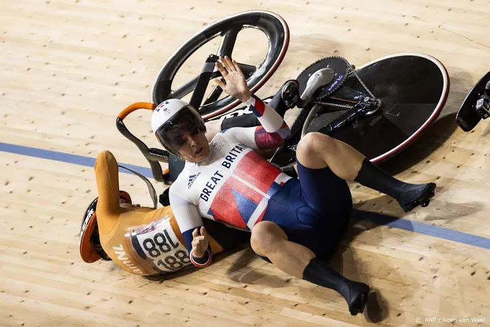 baanrenster van riessen afgevoerd na val op keirin