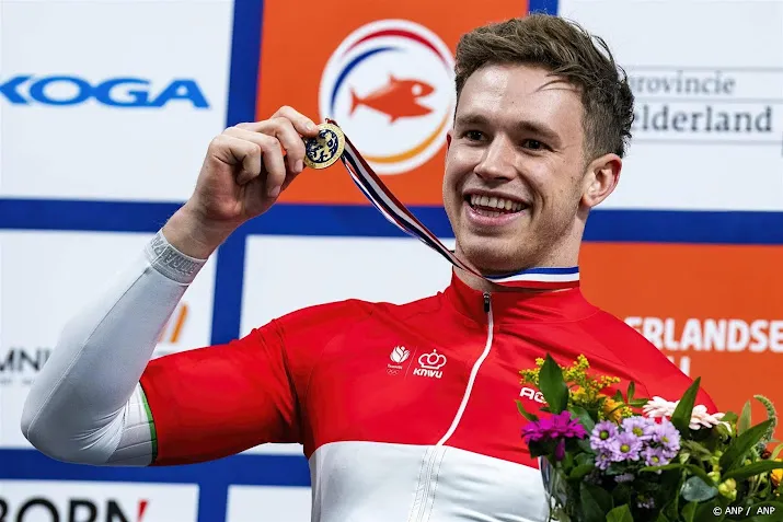 baanwielrenner lavreysen verslaat hoogland ook op keirin