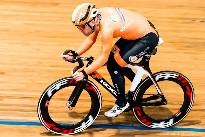 baanwielrenners met nieuwe fiets naar tokio