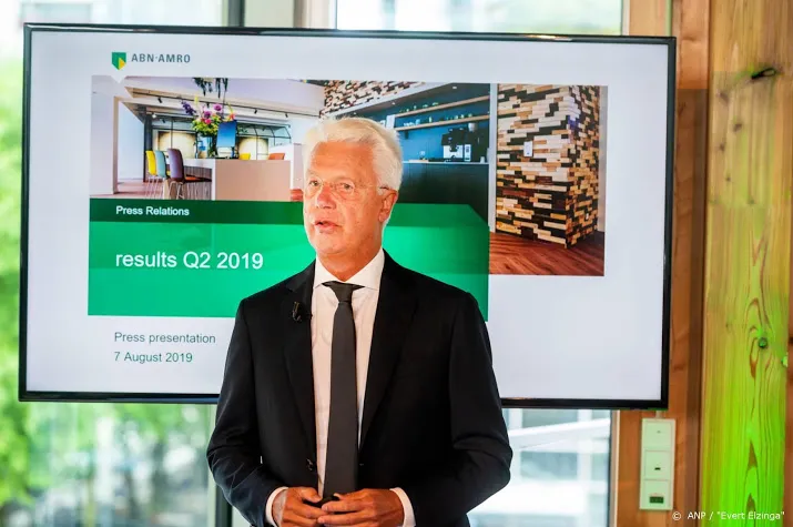 baas abn amro hoopt dat staat handen aftrekt van bank