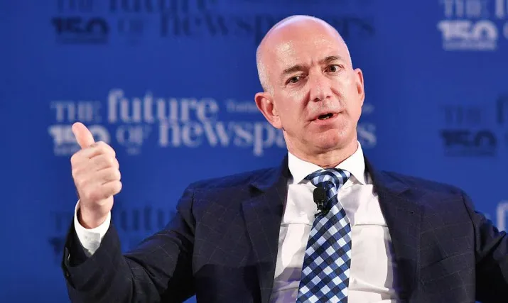 baas amazon fier boven aan rijkenlijst forbes