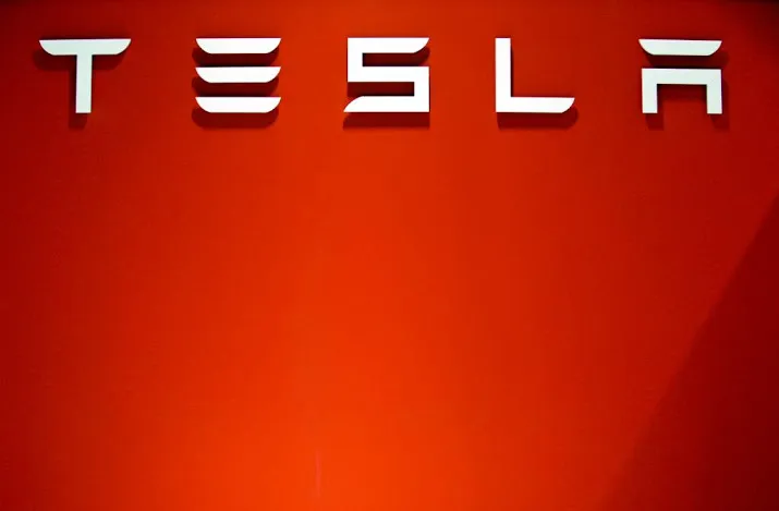 baas teslas autopilot vertrekt