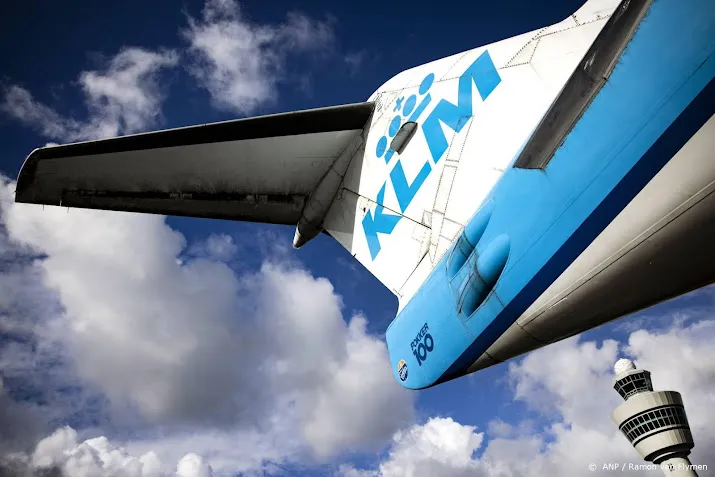 baby geboren in vliegtuig klm dat vanuit ecuador kwam
