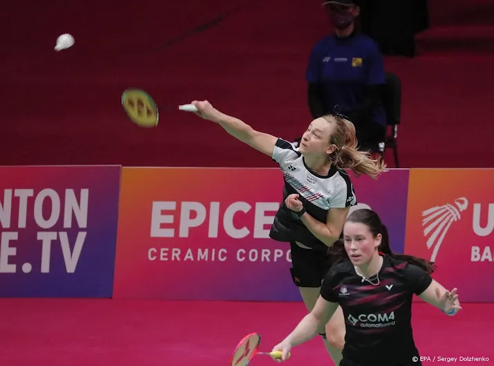 badmintonduo piek seinen onderuit tegen japanse vrouwen