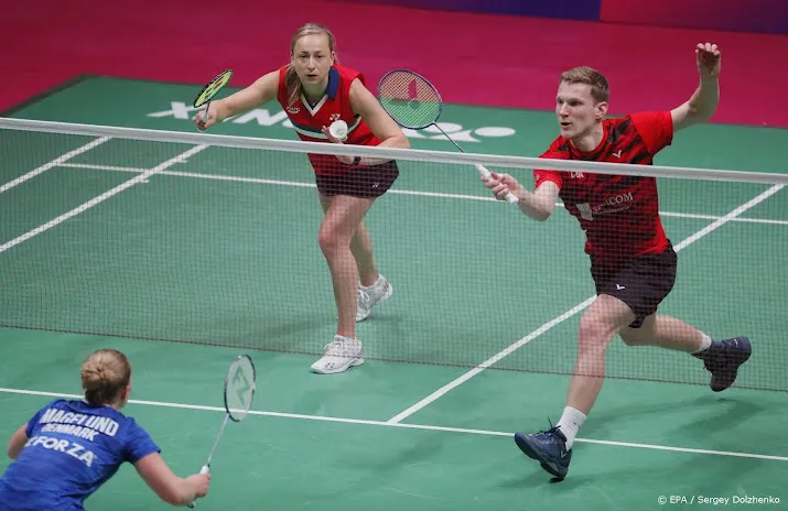 badmintonners piek en tabeling verliezen op spelen