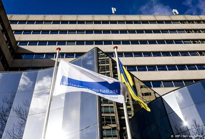 banken gaan minder vaak controleren op mogelijk witwassen