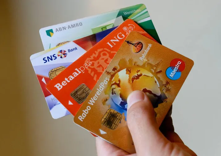 banken steken miljarden in rechtenschenders