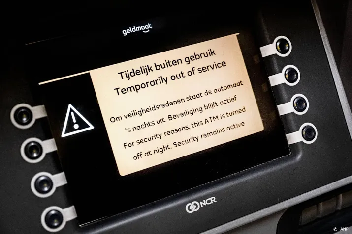 banken zetten honderden geldstortautomaten uit vanwege plofkraken