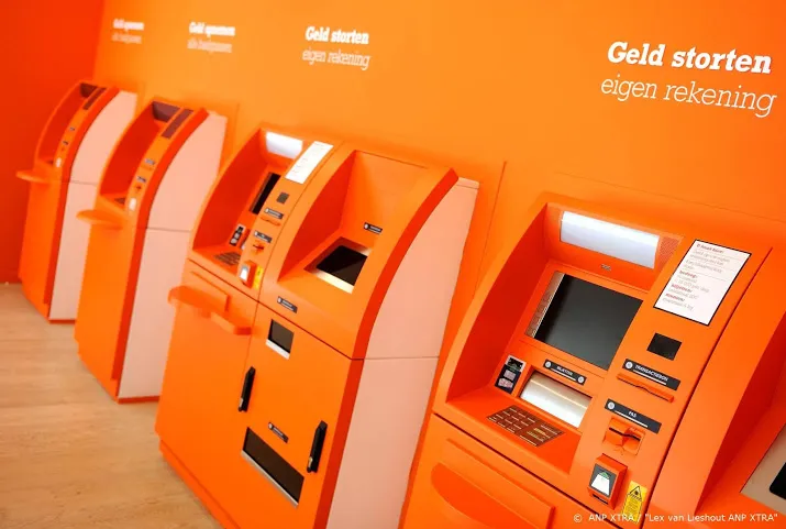 banken zetten honderden geldstortautomaten uit vanwege plofkraken