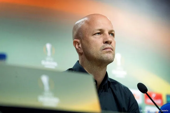 barcelona onthult standbeeld cruijff