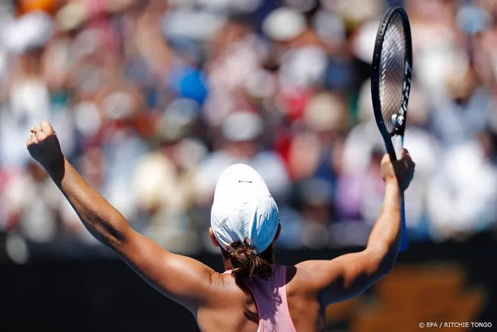 barty verspert sjarapova weg naar kwartfinale