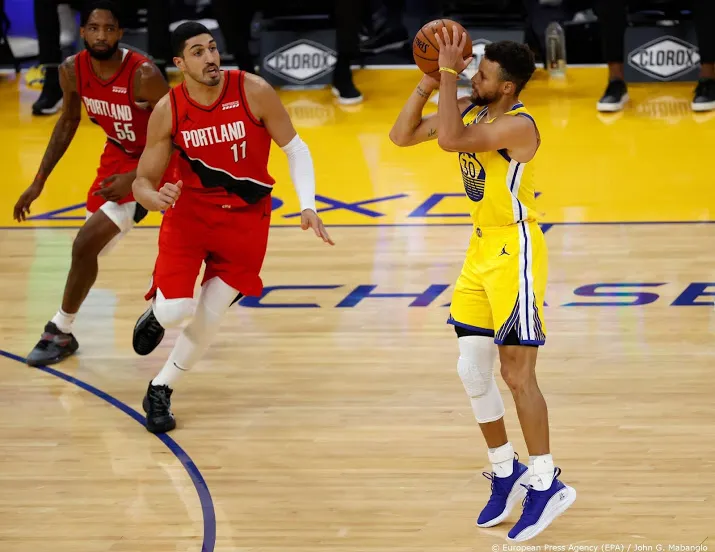 basketballer curry blinkt uit met recordscore van 62 punten