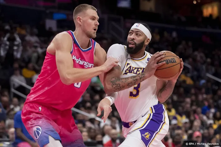 basketballer davis leidt la lakers met 55 punten naar zege in nba
