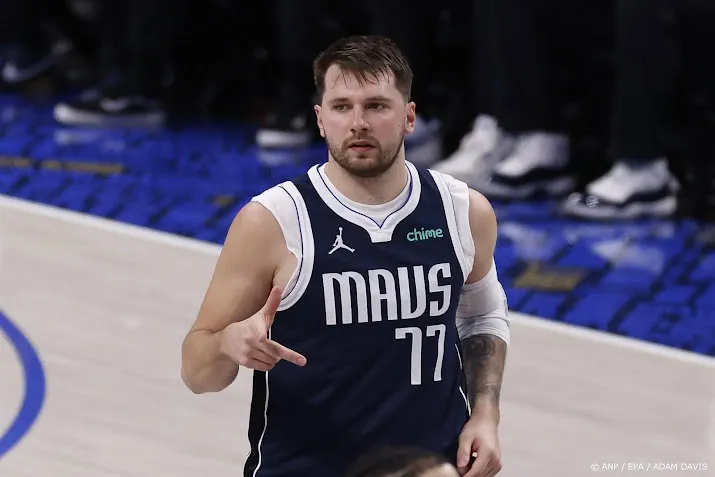 basketballer doncic helpt mavericks met unieke reeks aan zege