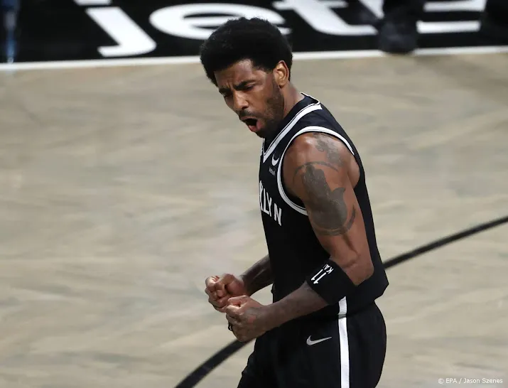 basketballer irving geschorst om antisemitische uitlatingen