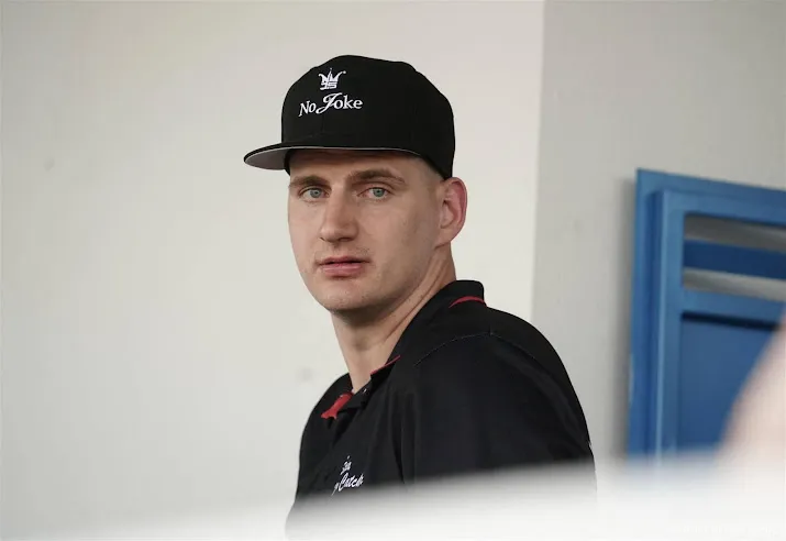 basketballer jokic leidt nuggets naar nieuwe zege in nba