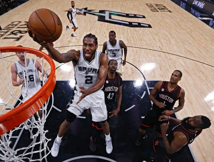 basketballer leonard van spurs naar toronto