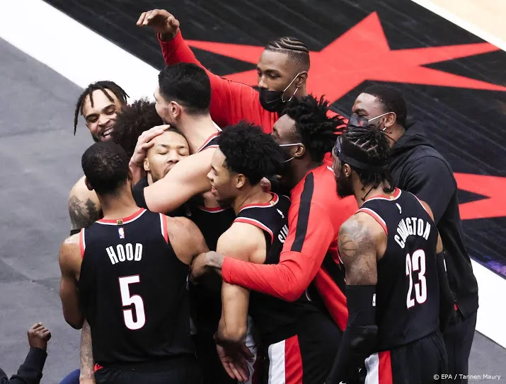 basketballer lillard goed voor 50 punten bij trail blazers