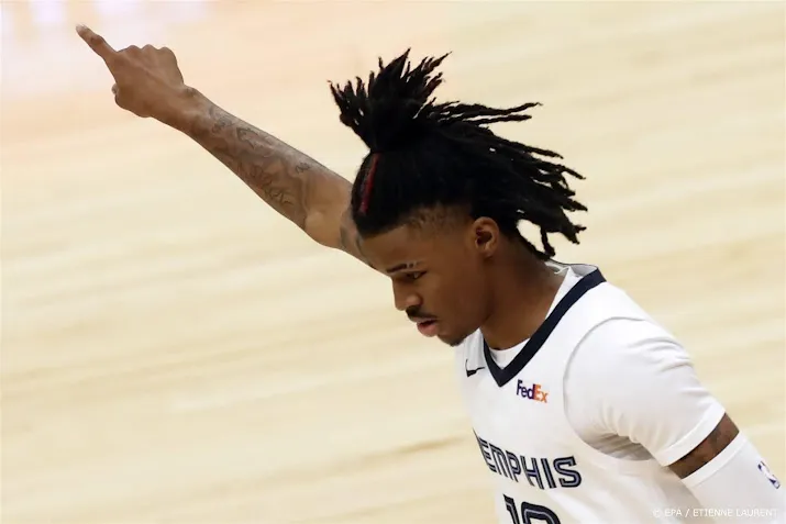 basketballer morant keert na schorsing met zege terug in de nba