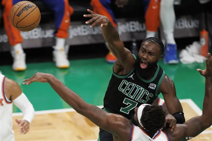basketballers boston celtics winnen topper van milwaukee bucks