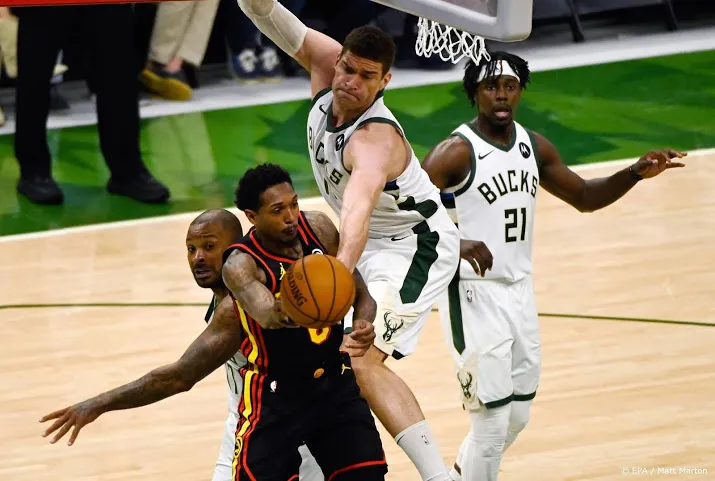 basketballers bucks zege verwijderd van plek in nba finals