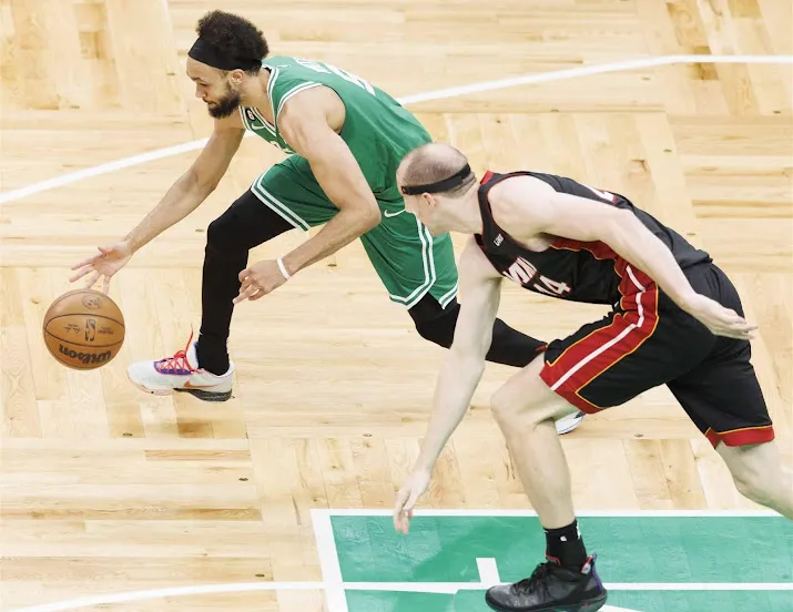 basketballers celtics brengen spanning verder terug