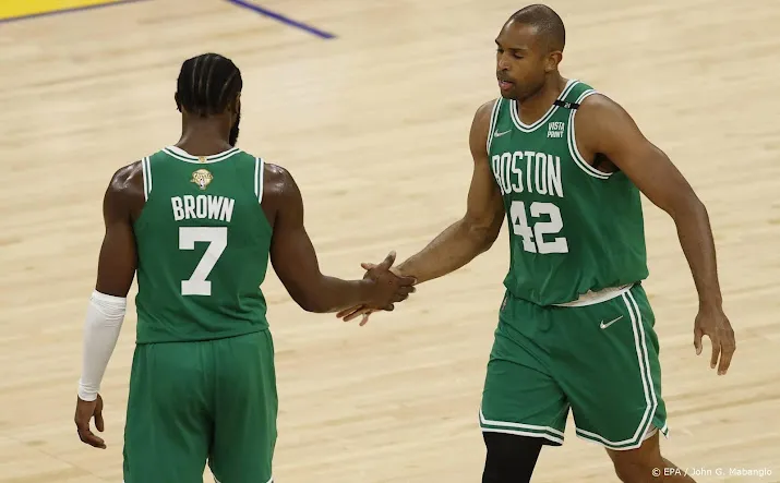 basketballers celtics nemen de leiding in nba finals