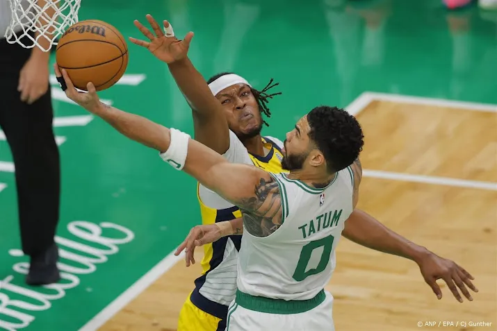 basketballers celtics winnen na late achterstand in play offs