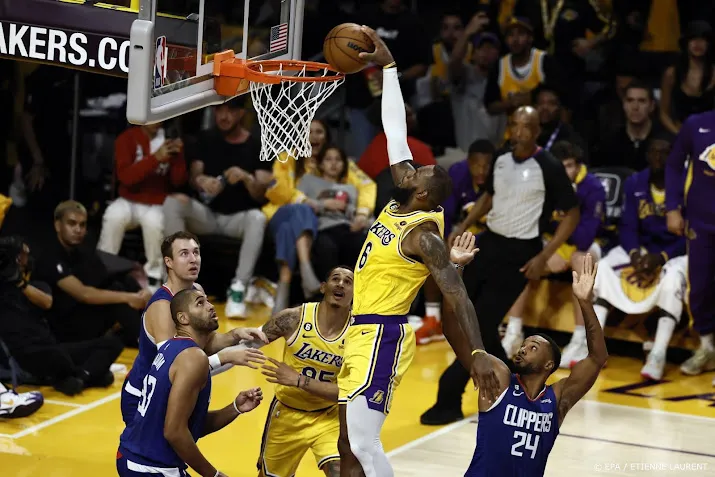 basketballers clippers opnieuw te sterk voor stadgenoot lakers