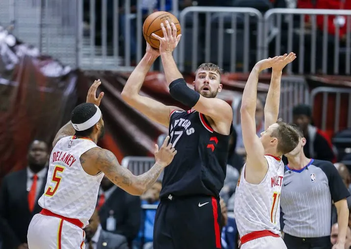 basketballers dallas verrassen toronto