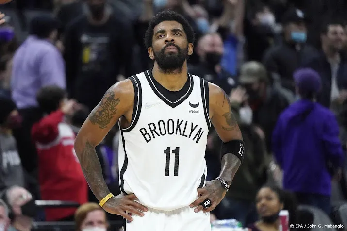 basketballers hornets verpesten terugkeer irving in new york