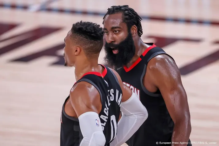 basketballers houston rockets starten met verlies in verlenging