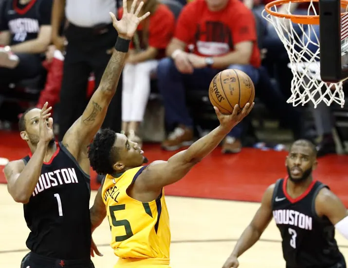 basketballers houston verslaan utah jazz