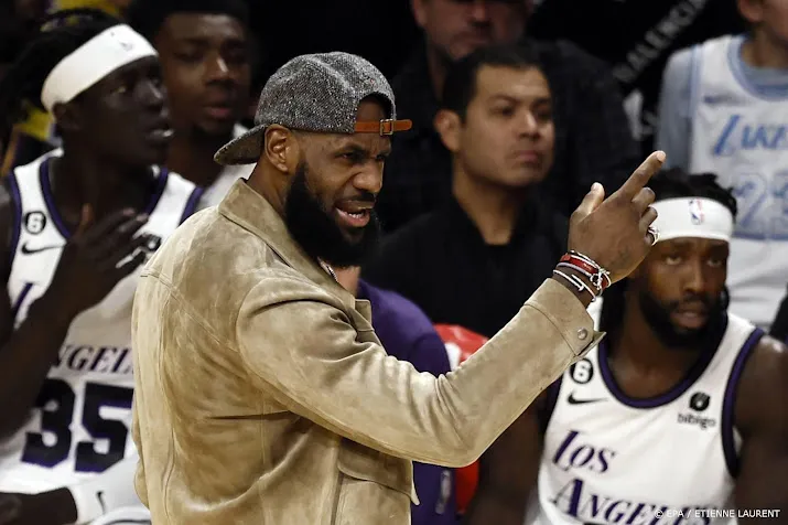 basketballers lakers zonder james ook onderuit tegen phoenix suns