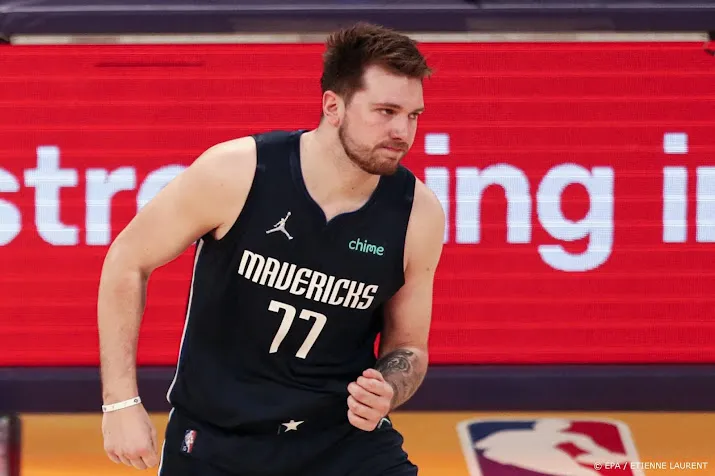 basketballers mavericks en 76ers vechten terug in play offs nba