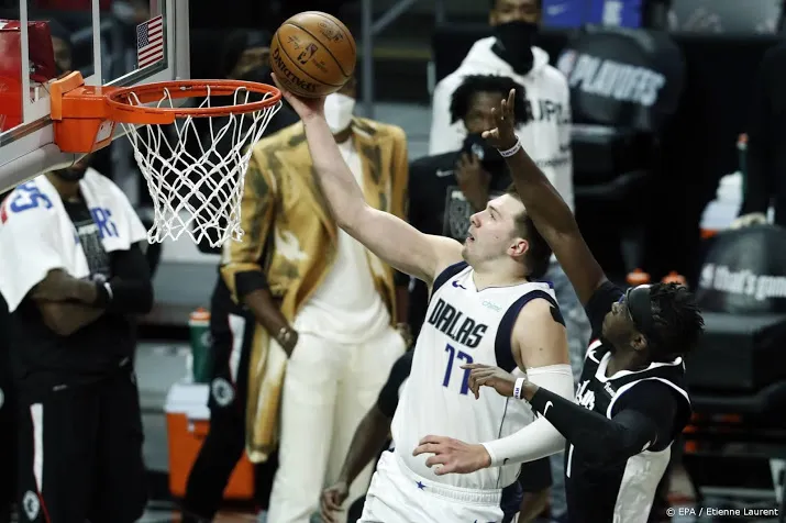 basketballers mavericks en clippers hebben zevende duel nodig