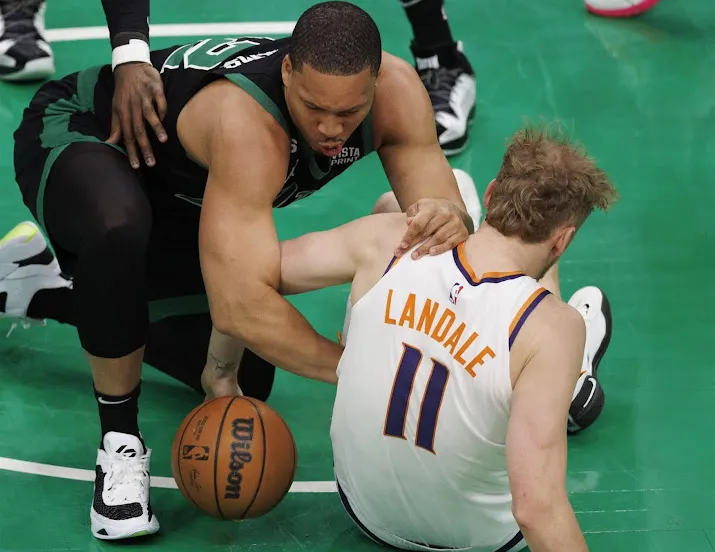 basketballers phoenix suns winnen bij koploper boston celtics