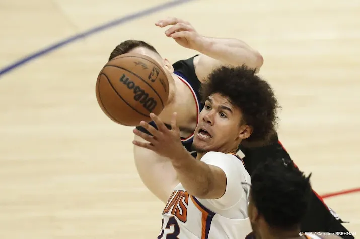 basketballers suns aan de leiding in play offs nba