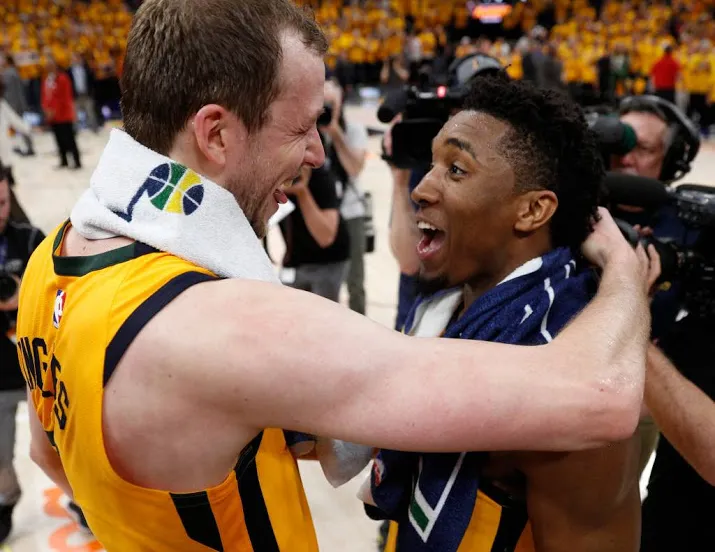 basketballers utah jazz op gelijke hoogte