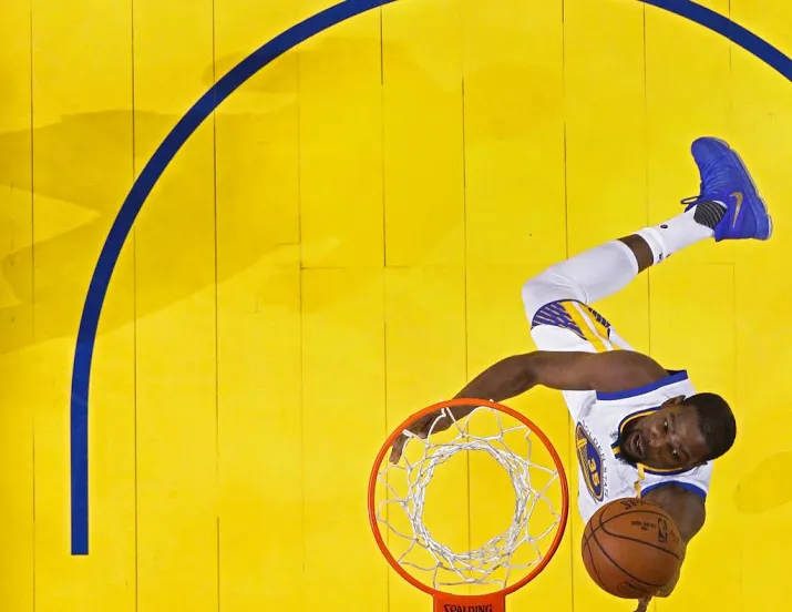 basketballers warriors verslaan kings