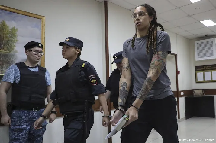 basketbalster griner gaat weer voor phoenix mercury spelen