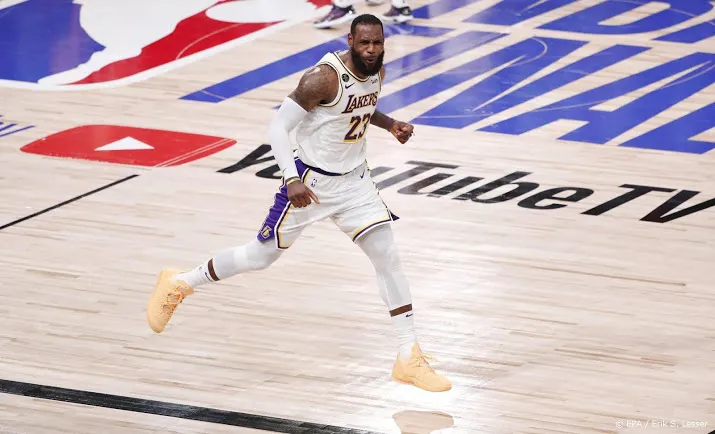 basketbalvedette james verlengt contract bij lakers
