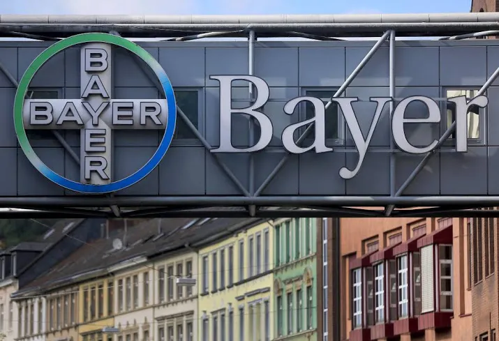 bayer praat met basf over verkoop onderdeel