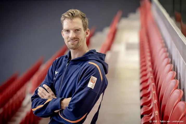 beachvolleyballer brouwer gaat onder de eiffeltoren voor medaille