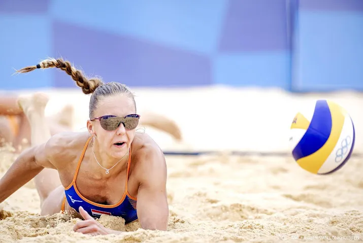 beachvolleybalsters stam en schoon uitgeschakeld op spelen